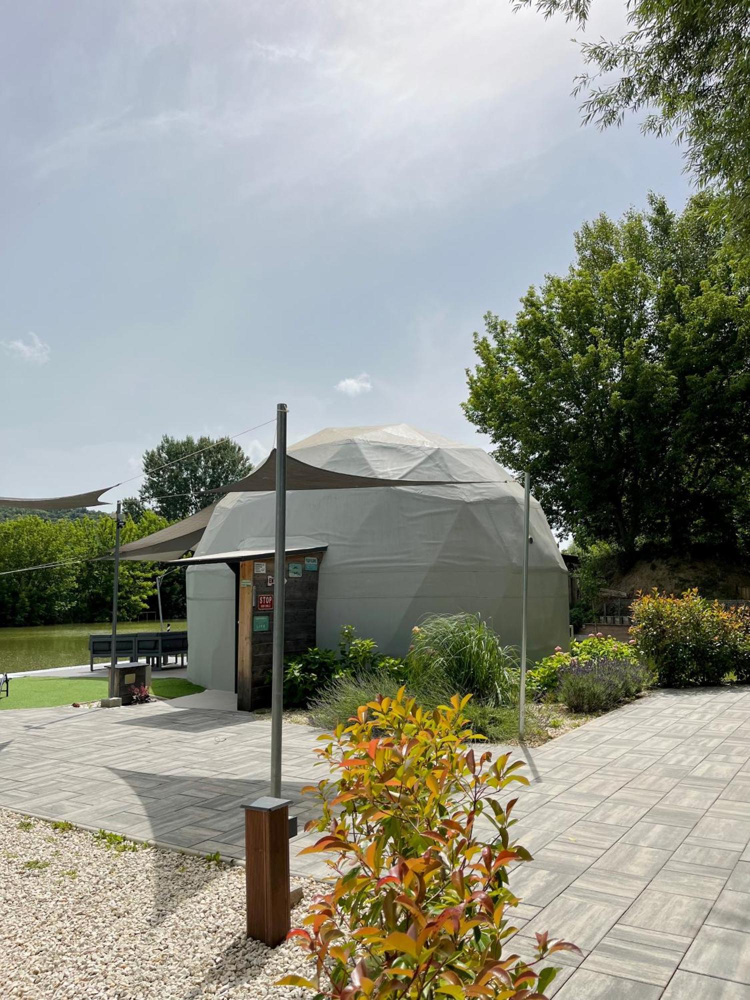 Domeglamping At Fishinglake Sagvar Exterior foto